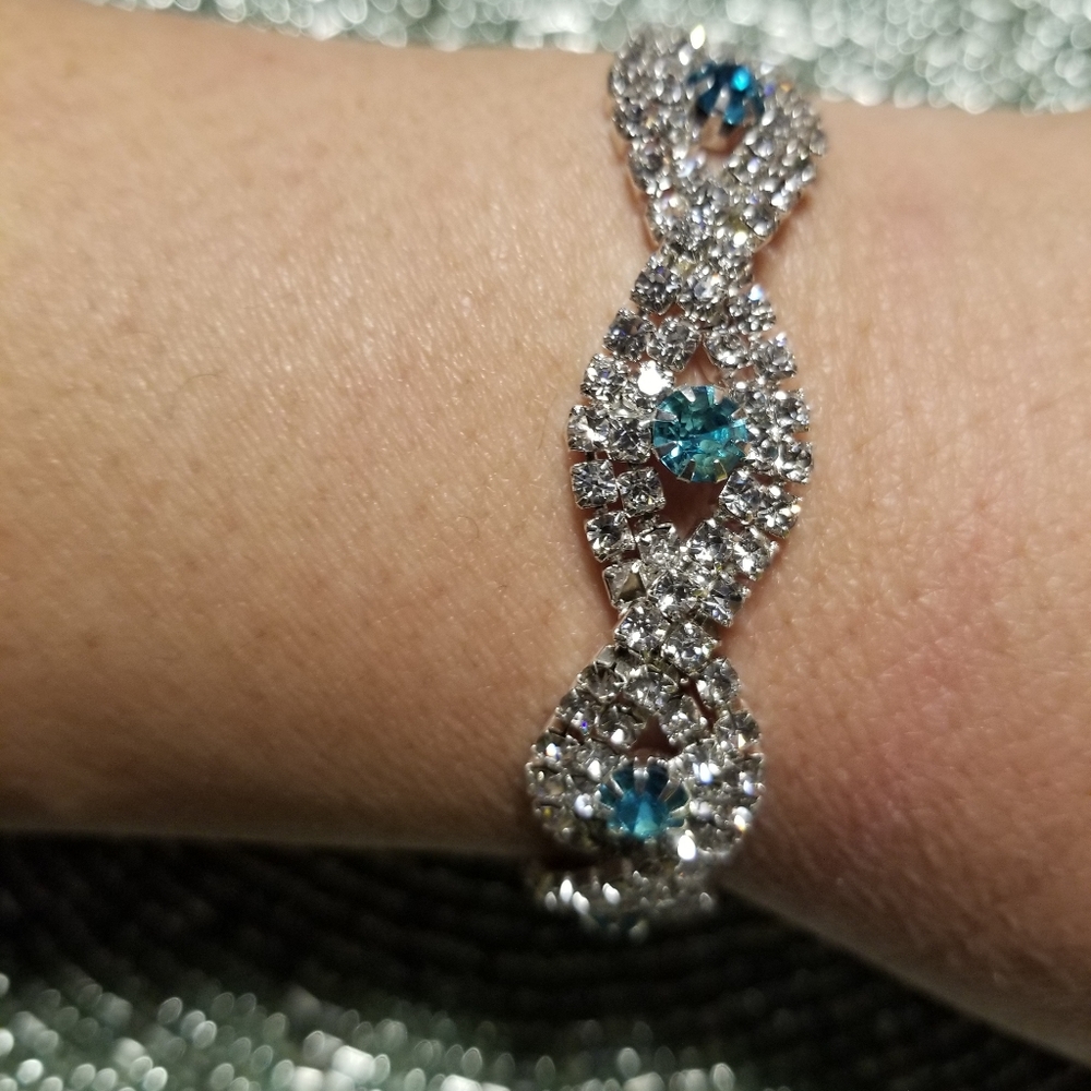 Bracelet. - Picture 2 of 3